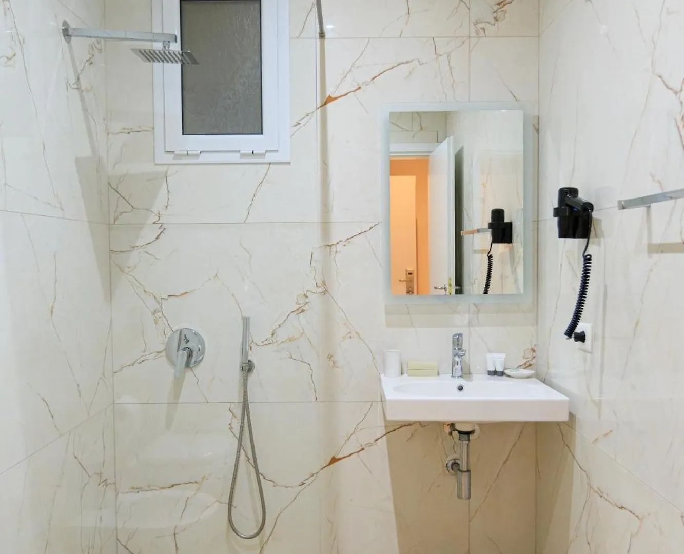 *****  Hotel Amare Дхерми Албания