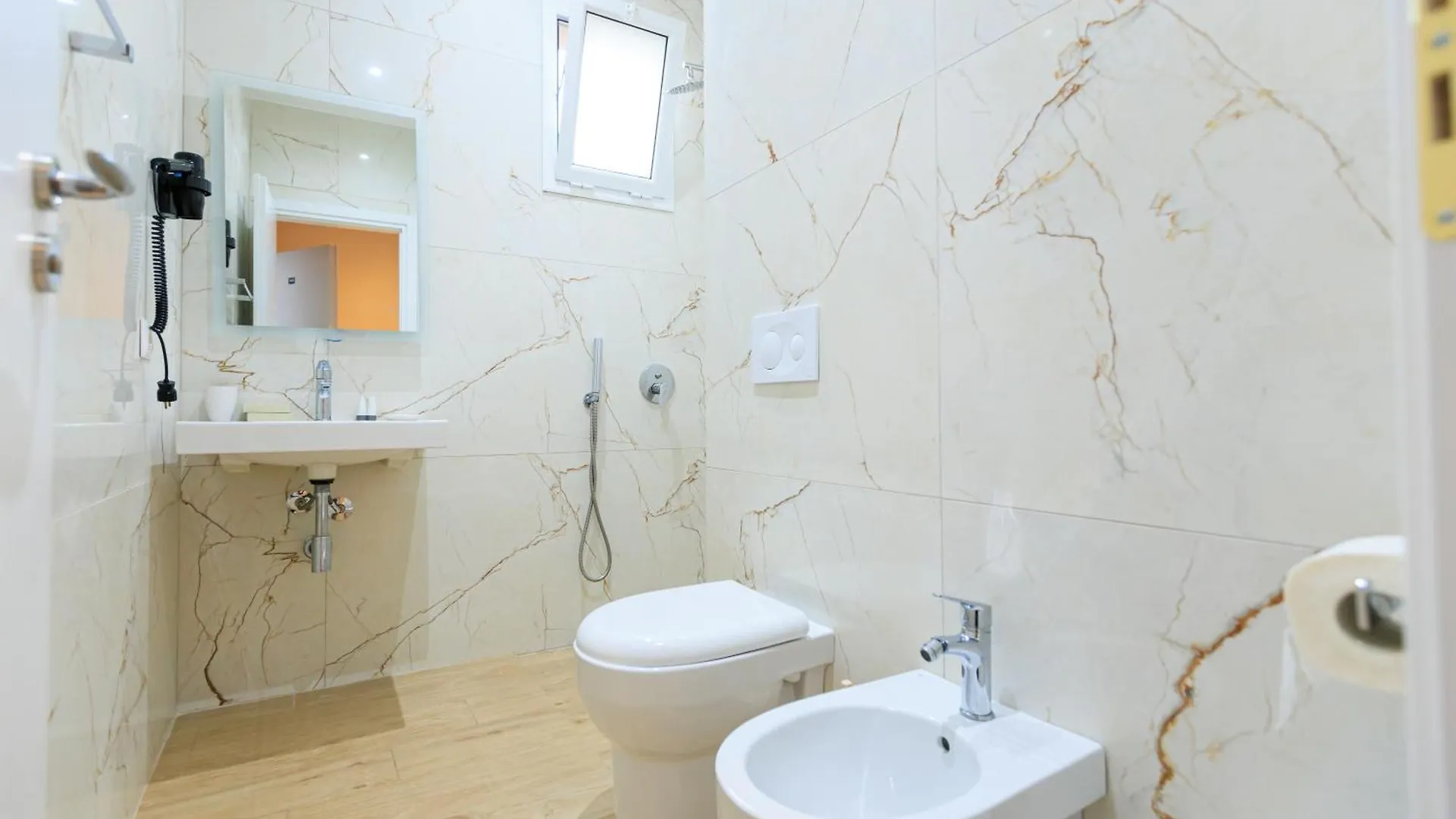 Hotel Amare Дхерми 5*,