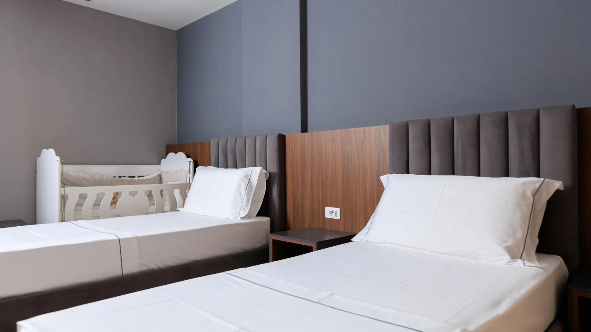 Hotel Amare Дхерми