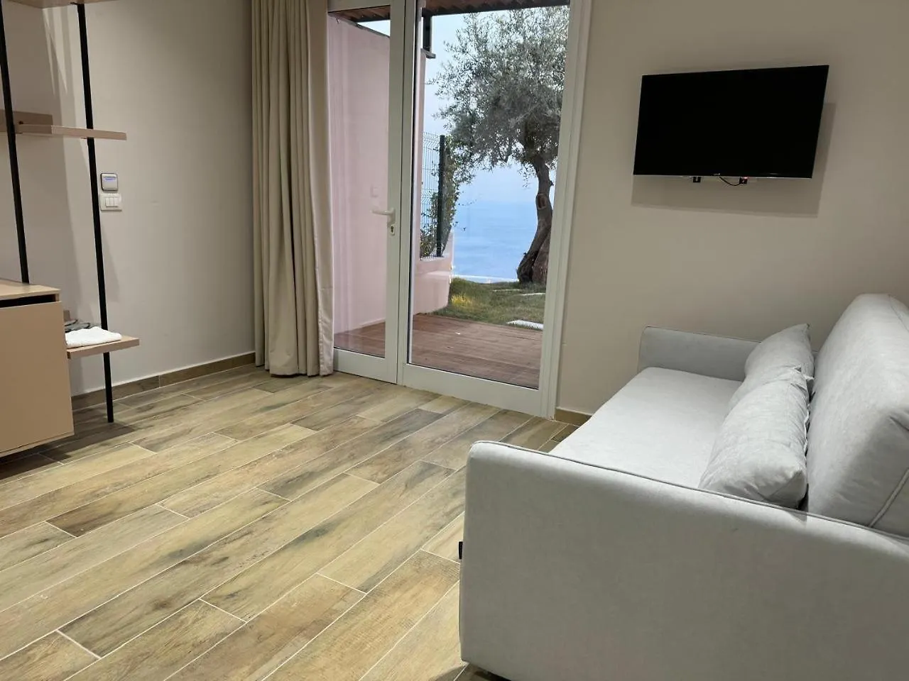 *****  Hotel Amare Дхерми Албания